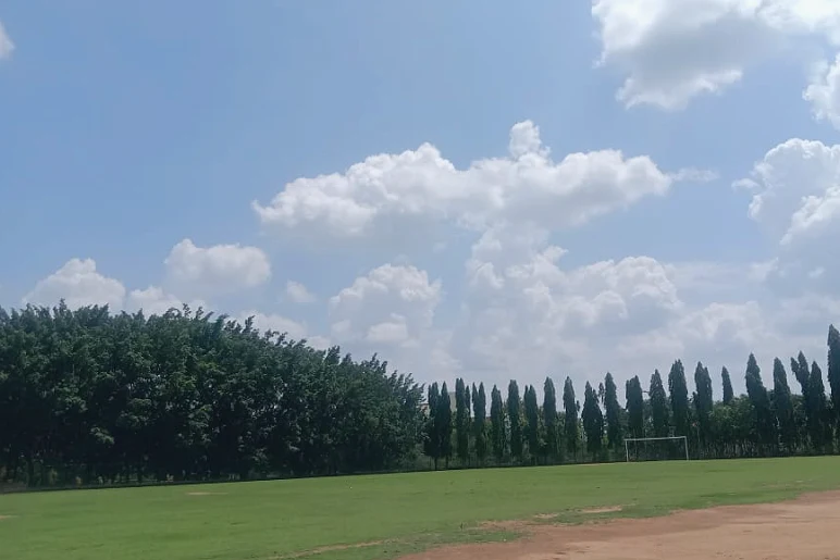 门将用脚处理来球的瞬间(大脚球的价值被重新评估)